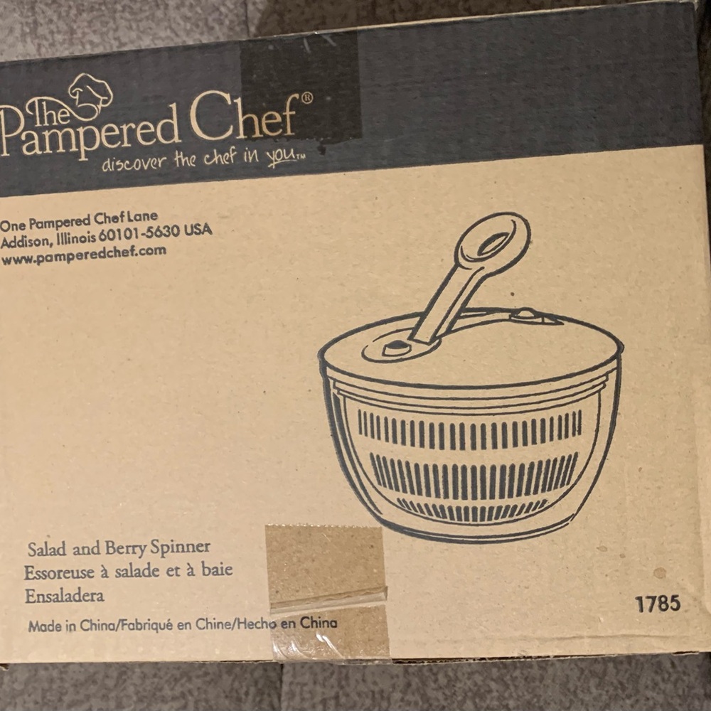 The Pampered Chef Kitchen Spinner with Handle - Salad and Berry Spinner